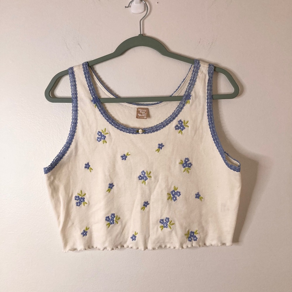 Floral Embroidered Lace Trim Crop Tank Top Cream Blue Messy Bun Just Chillin XL
